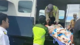 Demi Selamatkan Nyawa Sang Ibu, Pengusaha Bawean Rogoh Kocek Ratusan Juta untuk Sewa Pesawat