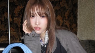 4 Ide OOTD Eclectic Retro-Chic ala Momo TWICE untuk yang Suka Eksplor Gaya!