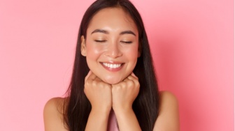 3 Peeling Gel untuk Cerahkan Wajah Kusam: Formula Lembut, Minim Iritasi!