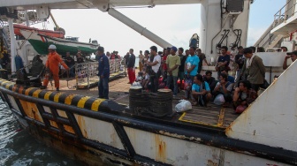 Korban Selamat KM Mutiara Sentosa II Tiba di Surabaya