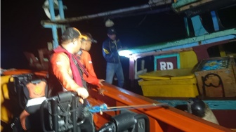 Drama Tengah Malam di Perairan Krakatau: 4 Nelayan Selamat Usai 7 Jam Terombang-ambing