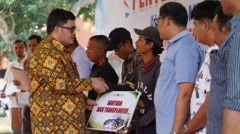 Mas Dhito Kembali Salurkan 216 Bantuan Pertanian Bagi Petani Guna Dukung Peningkatan Produksi