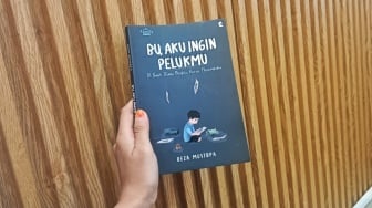 Membaca Bu, Aku Ingin Pelukmu: Beratnya Rindu Ketika Ibu Tak Lagi Ada