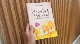 Fireflies of Winter: Antologi Romantis Tentang Harapan yang Nyaris Padam