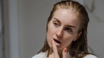 Lip Scrub Boleh Dipakai Setiap Hari? Ini 3 Produk yang Dipuji Efektif Bikin Bibir Halus