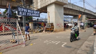 Ular Sering Muncul, Warga Menteng Jaya Minta KAI Bersihkan Lahan yang Terbengkalai