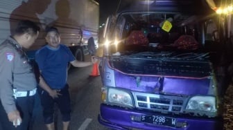 Tabrakan Beruntun Elf Dihantam Truk 9 Ton, Evakuasi Sopir Terjepit Berlangsung Dramatis