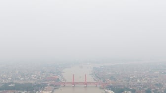 Karhutla Memanas, Kabut Asap Selimuti Kota Palembang