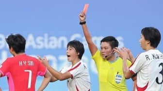 Profil Wasit VAR Pansa Chaisanit yang Batalkan Kartu Merah Song Ui-young Laga Indonesia vs Singapura
