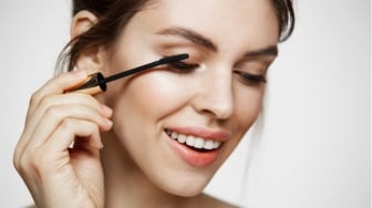 4 Eyelash Serum Mengandung Peptide untuk Bulu Mata Ekstra Lentik dan Lebat