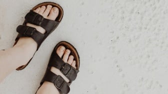 Di Mana Tempat Beli Sandal Kulit Asli Kualitas Terbaik Online? Ini Rekomendasinya