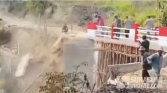 TPT Jembatan Cikalomeran Sukabumi Ambruk Saat Dikerjakan, Warga Kini Was-was