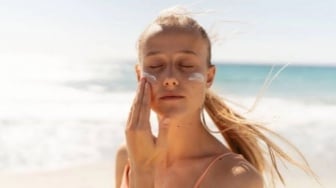 4 Color Correcting Sunscreen SPF 50 Atasi Redness & Dark Spot saat Outdoor!