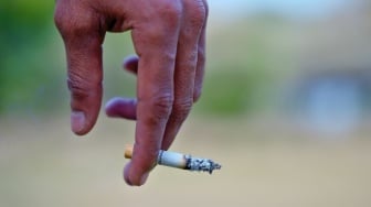 Bencana dari Hal Sepele: Bahaya Buang Puntung Rokok Sembarangan di Musim Kemarau