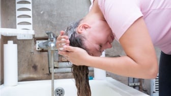 5 Sampo Khusus Rambut Berwarna Biar Awet dan Tahan Lama