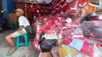 Jualan Pernak-Pernik 17 Agustus Tak Seramai Dulu, Pedagang Keluhkan Gempuran Toko Online
