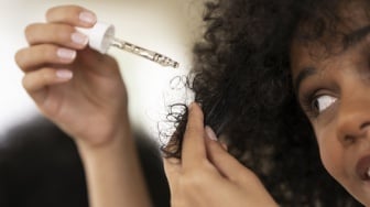 Apa Saja Bahan Aktif yang Biasanya Terkandung dalam Serum Penumbuh Rambut?