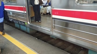 Diduga Ada Siswi Tertabrak di Jurangmangu, KRL Palmerah-Rangkasbitung Alami Gangguan