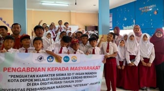 Dosen Ilmu Komunikasi UPNVJ Edukasi Siswa SD tentang Cerdas Bermedia di Era Digital