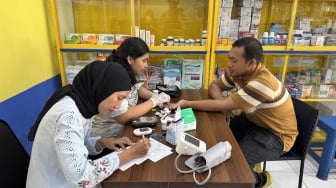 Apoteka Bahagia Medifarma Gelar Skrining Kesehatan Terpadu di Surabaya