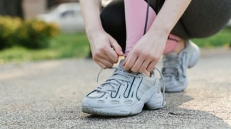 Modal Rp300 Ribuan! Ini 5 Sepatu Lari Lokal Terbaik untuk Pemula