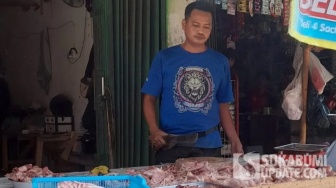 Pedagang Menjerit! Harga Ayam di Pasar Surade Sukabumi Terus Melambung