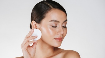 Cushion Apa yang Bisa Menutupi Bekas Jerawat? Ini 9 Rekomendasi Terbaik untuk Makeup Flawless