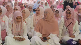 Dihadiri Ustaz Maulana, Pengajian TP-PKK di Masjid Nurul Wathon Sedot Perhatian Warga Lintas Daerah
