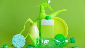 Bukan Cuma Konsumen, Mengapa Pelaku Usaha Didesak untuk Turut Kurangi Mikroplastik?