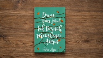 Daun yang Jatuh Tak Pernah Membenci Angin: Ketika Cinta Harus Belajar Ikhlas