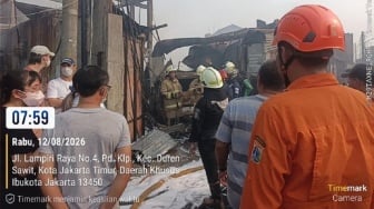 Kebakaran Hebat di Pondok Kelapa, Pabrik Bingkai hingga 9 Kontrakan Ludes