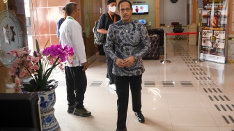 Terdakwa kasus dugaan korupsi pengadaan Chromebook dalam program digitalisasi pendidikan di Kemendikbudristek Nadiem Anwar Makarim berjalan setibanya di Pengadilan Tinggi DKI Jakarta untuk menjalani sidang di Jakarta, Rabu (12/8/2026). [ANTARA FOTO/M Risyal Hidayat/hma]