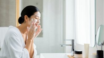 Bantu Jaga Skin Barrier, Ini 5 Cleanser Low pH dengan Formula Gentle