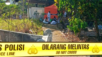 Ambil Sampel Cari Penyebab Kematian, Polisi Bongkar Makam Sutrimo di Banyumas