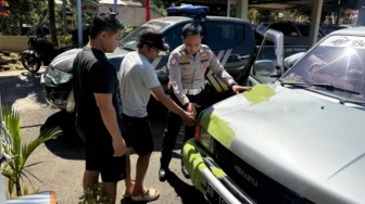 Brakkk! Isuzu Panther Tabrak Rombongan Gerak Jalan di Pacitan, Begini Kondisi Korban