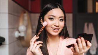 Bye-Bye Wajah Pucat! Ini 5 Pilihan Ombre Blush untuk Rona Pipi Menawan