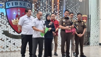 Kejagung Tahan 2 Tersangka Korupsi Pajak Pulp PT TPL, Kerugian Capai Rp2 Triliun