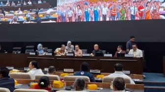 Buruh Tolak Pesangon Murah, DPR Didesak Cabut 3 PP Turunan Omnibus Law