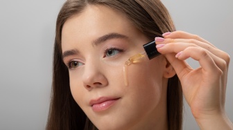 Bolehkah Memakai Serum Vitamin C dan Niacinamide Bersamaan?