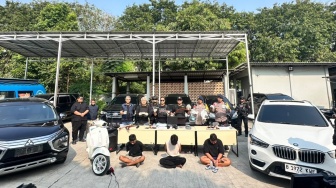 BMW hingga Senjata Api Disita dari Markas Narkoba Bos Gendut di Kampung Bahari