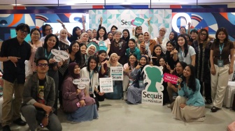 Momen bersama dalam Sequis SHEPRENEUR Learning Series sesi yang membahas Managing Financial Risks for You and Your Family dan Growth Marketing. Melalui sesi ke-4 ini, Sequis Life membekali peserta dengan pengetahuan praktis untuk memperkuat kemampuan mengelola risiko dan mengembangkan kapasitas usaha agar dapat tumbuh secara sehat dan berkelanjutan. [handout]