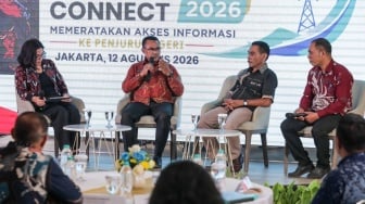 Dulu Naik Pohon Cari Sinyal, Kini Warga Flores Timur Bisa Internetan dari Desa