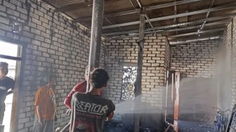 Berawal dari Mainan Korek Api, Satu Lemparan Si Kecil Hanguskan Rumah di Gresik