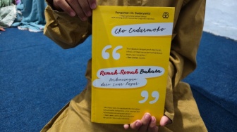 Dari Merubah hingga Seronok dalam Buku Remah-Remah Bahasa: Perbincangan dari Luar Pagar