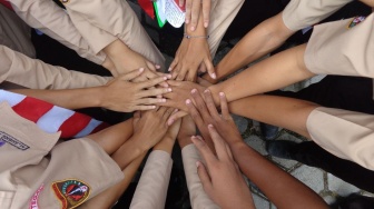 14 Ide Tebak-tebakan Lucu Bertema Pramuka yang Bisa Kamu Coba