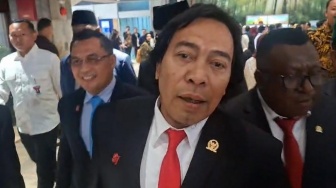 Jelang Sidang Tahunan, Komeng Minta Juara Satu Kepada Prabowo