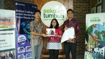 SMP dan SMA Sekolah Tumbuh Gandeng Neon Bit Kembangkan Pembelajaran Coding dan Robotik