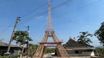 Keren! Warga Nguter Sukoharjo Buat Replika Menara Eiffel Setinggi 23 Meter dari Ratusan Bambu