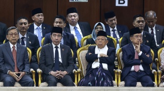 Presiden ke-7 RI Joko Widodo (kedua kiri) bersama Wakil Presiden ke-10 dan ke-12 Jusuf Kalla (kanan), Wakil Presiden ke-11 Boediono (kiri), dan Wakil Presiden ke-13 Ma'ruf Amin (kedua kanan) menghadiri Sidang Tahunan MPR RI dan Sidang Bersama DPR-DPD RI Tahun 2026 di di Gedung Nusantara, Kompleks Parlemen, Jakarta, Jumat (14/8/2026). [ANTARA FOTO/Dhemas Reviyanto/sgd/kye]
