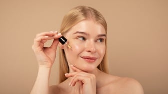 9 Rekomendasi Serum Anti Aging yang Aman untuk Ibu Hamil dan Menyusui